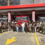 Photo of the students with the firefighters in Jarabacoa